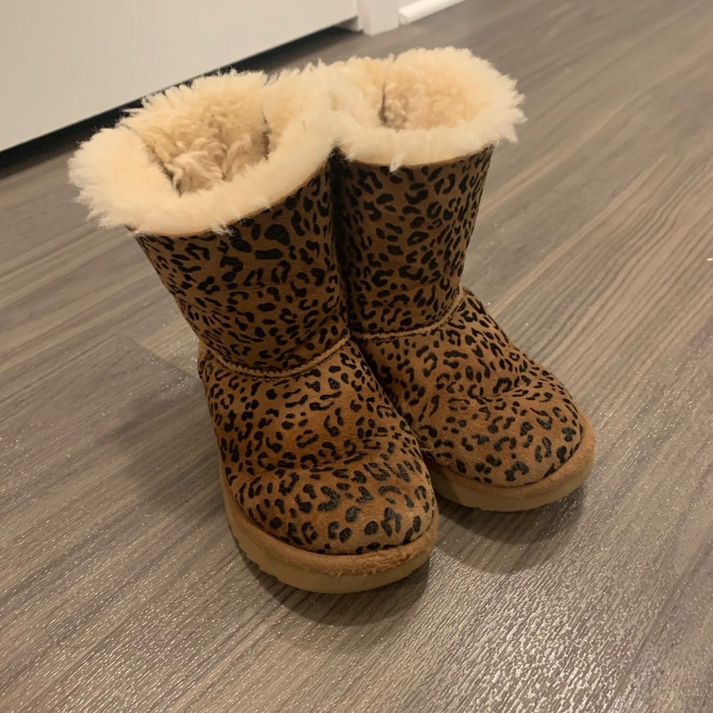 Little Girls size 12 Cheetah Print UGGs with bows